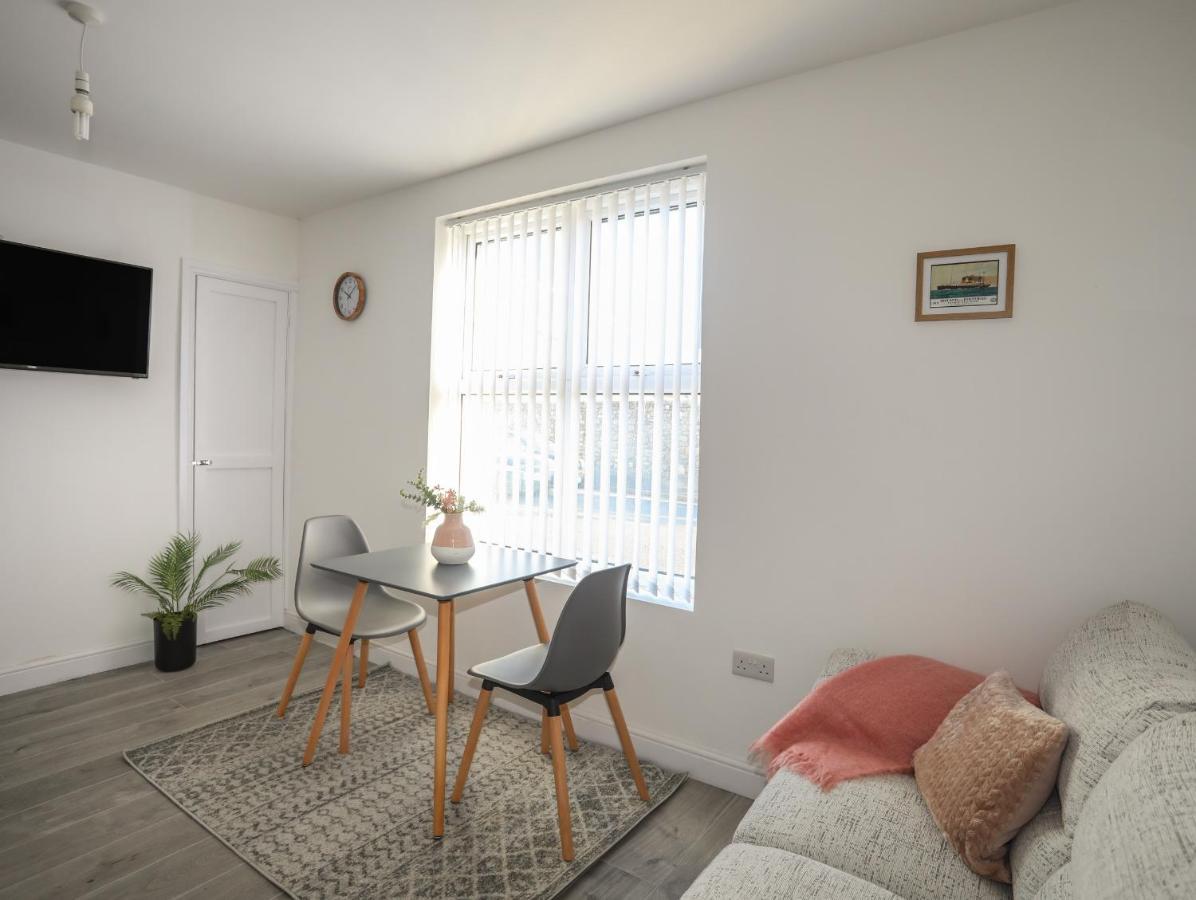 Port Apartment 1 Holyhead Exterior foto